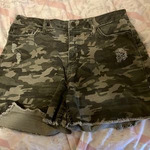 Camouflaged Jean shorts